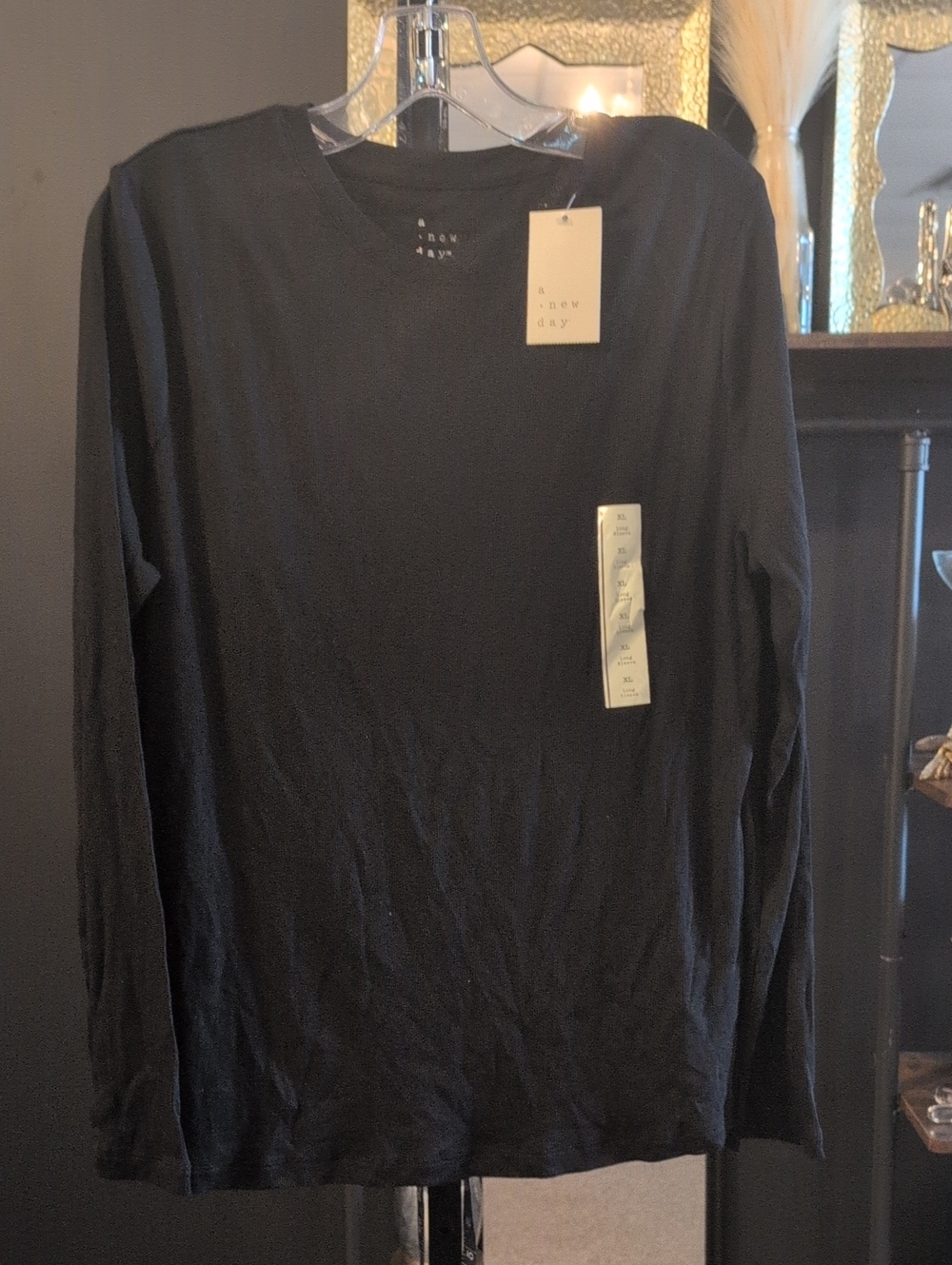 a new day Women's Black Long-Sleeve Crewneck Tee
